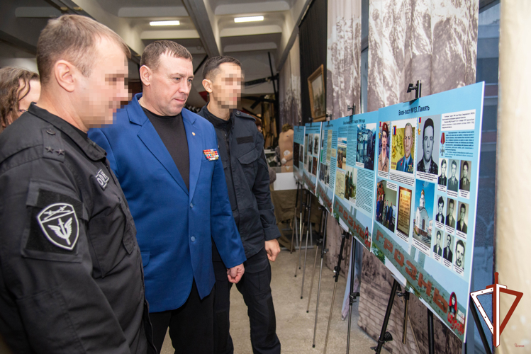 Представители ОМОН «Малахит» Управления Росгвардии по Свердловской области почтили память сослуживцев