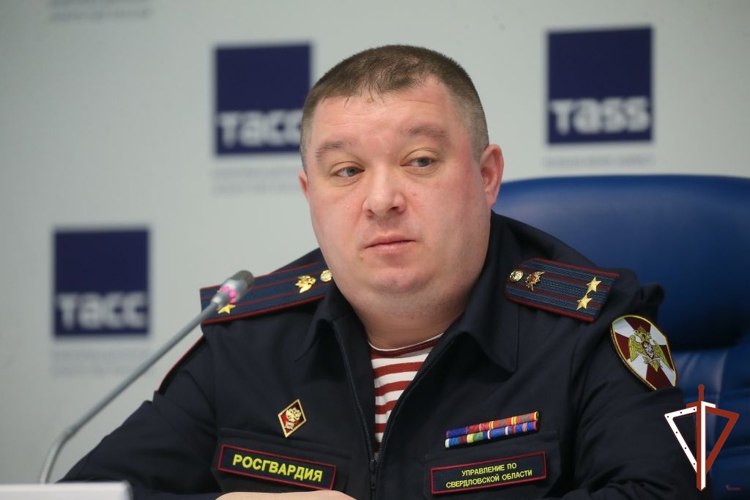 В пресс-центре ТАСС-Урал состоялась пресс-конференция с участием представителя Управления Росгвардии по Свердловской области, посвященная контролю за оборотом оружия в Екатеринбурге