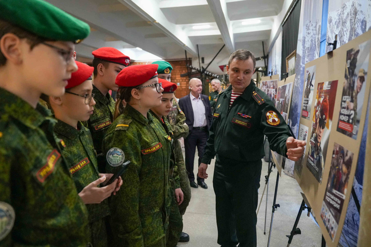 В Екатеринбурге в преддверии юбилея ведомства открылась фотовыставка «Росгвардия: войска правопорядка» 