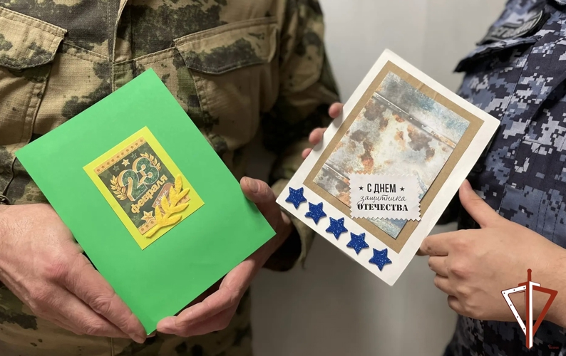 Сотрудников и военнослужащих Управления Росгвардии по Свердловской области с предстоящим Днем защитника Отечества поздравили коллективы города Екатеринбурга