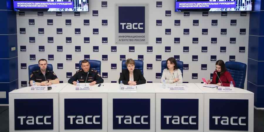 В Екатеринбурге состоялась пресс-конференция с участием представителей Управления Росгвардии по Свердловской области, посвященная обеспечению безопасности в образовательных учреждениях региона