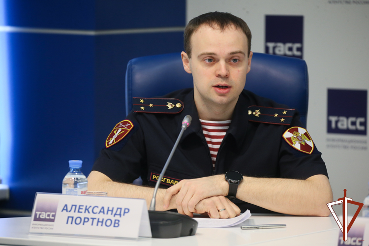 В Екатеринбурге состоялась пресс-конференция с участием представителей Управления Росгвардии по Свердловской области, посвященная обеспечению безопасности в образовательных учреждениях региона