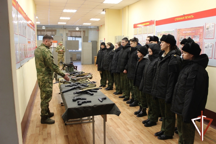 Росгвардейцы в Свердловской области провели патриотические мероприятия с подрастающим поколением