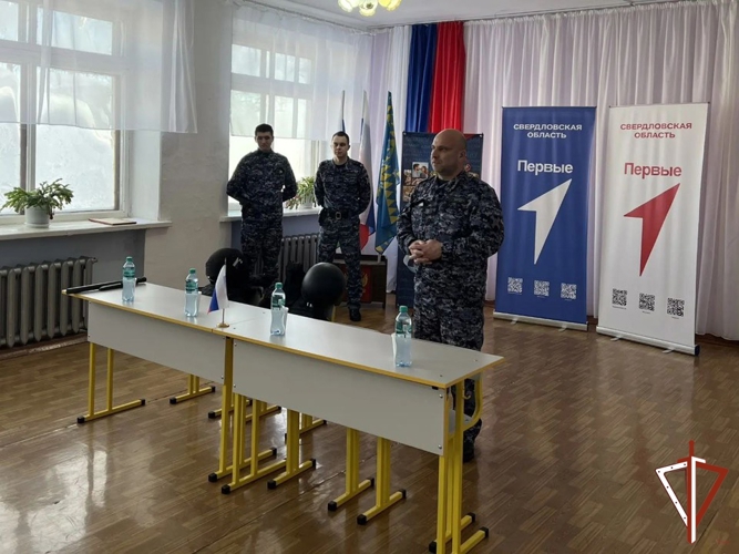 Патриотические встречи с подрастающим поколением продолжаются в Свердловской области