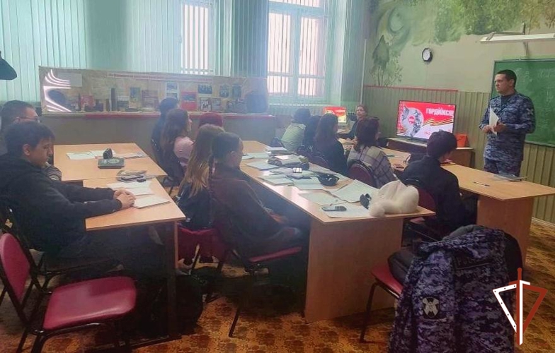 Сотрудники Управления Росгвардии по Свердловской области провели ряд профориентационных мероприятий в регионе