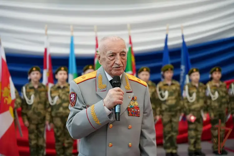 В Свердловской области росгвардейцы поздравили школьников со вступлением в «Гвардейскую смену»