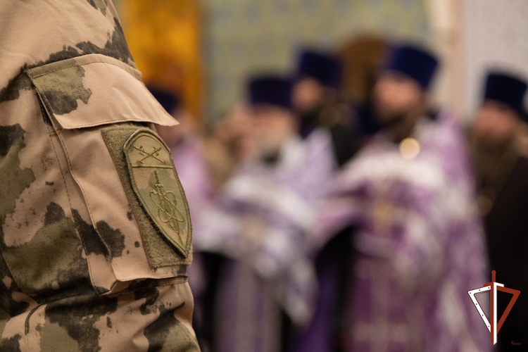 В Храме-Памятнике на Крови митрополит Екатеринбургский и Верхотурский Евгений возглавил молебен о воинах Росгвардии