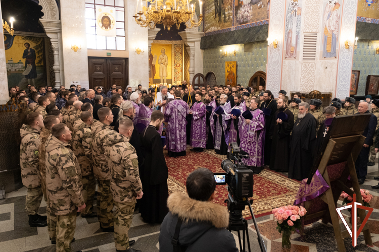 В Храме-Памятнике на Крови митрополит Екатеринбургский и Верхотурский Евгений возглавил молебен о воинах Росгвардии