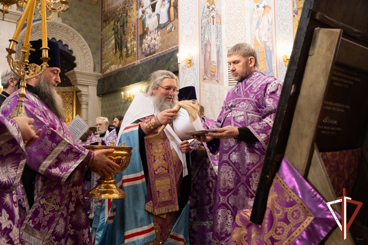 В Храме-Памятнике на Крови митрополит Екатеринбургский и Верхотурский Евгений возглавил молебен о воинах Росгвардии