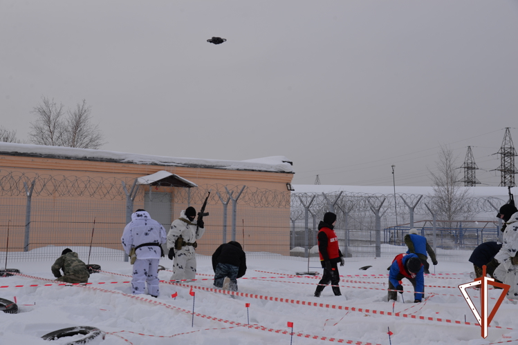 На базе ОМОН «Малахит» в Екатеринбурге состоялась традиционная военизированная эстафета для молодежи