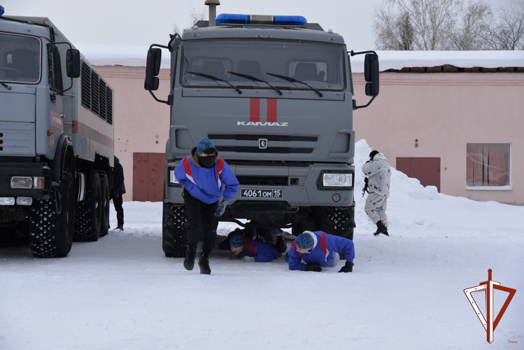 На базе ОМОН «Малахит» в Екатеринбурге состоялась традиционная военизированная эстафета для молодежи
