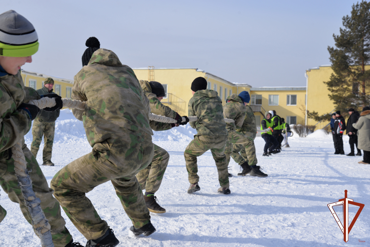 На базе ОМОН «Малахит» в Екатеринбурге состоялась традиционная военизированная эстафета для молодежи