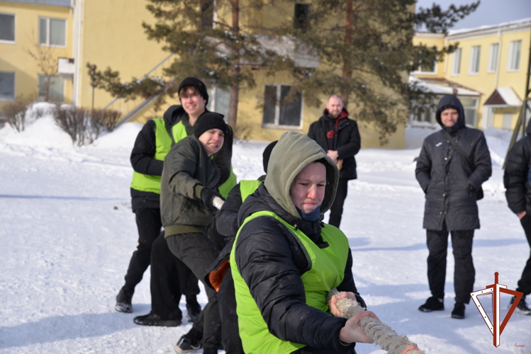 На базе ОМОН «Малахит» в Екатеринбурге состоялась традиционная военизированная эстафета для молодежи