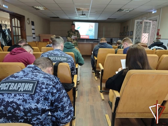 В Свердловской области росгвардейцы приняли участие в патриотической акции «Диктант Победы»