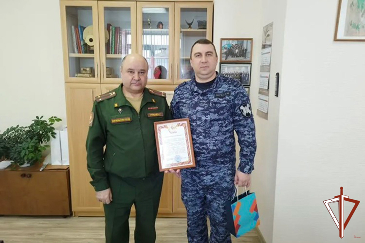 Росгвардейцы в Свердловской области поздравляют сотрудников военных комиссариатов с профессиональным праздником