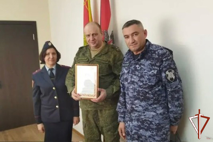 Росгвардейцы в Свердловской области поздравляют сотрудников военных комиссариатов с профессиональным праздником