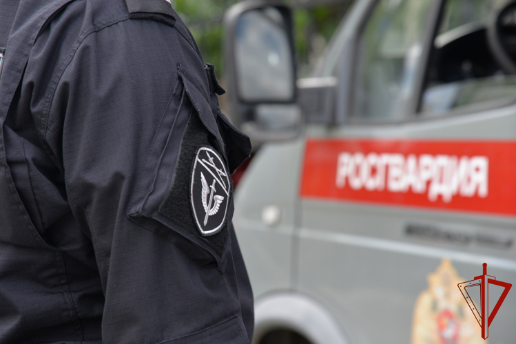 При силовой поддержке ОМОН Росгвардии в Екатеринбурге проведен рейд по выявлению нарушений миграционного законодательства 