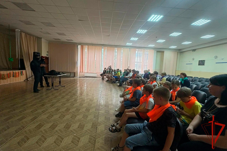 Сотрудники ОМОН «Рассвет» провели урок безопасности для школьников Нижнего Тагила