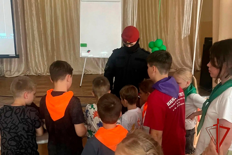 Сотрудники ОМОН «Рассвет» провели урок безопасности для школьников Нижнего Тагила