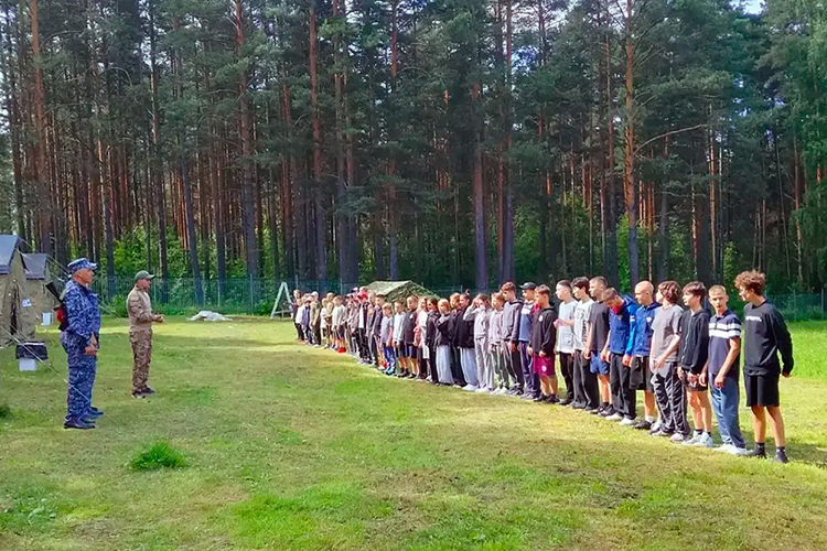 На «Каникулах с Росгвардией» провели лето школьники Среднего Урала 