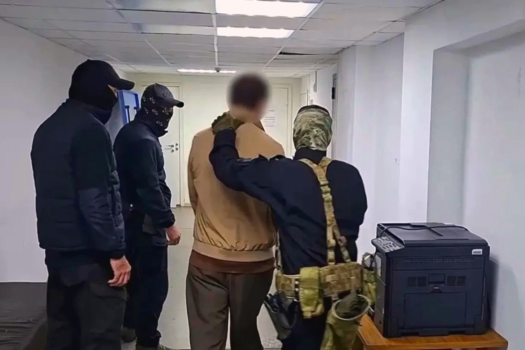 В Екатеринбурге при участии СОБР Росгвардии задержаны местные жители, обвиняемые в вымогательстве и похищении