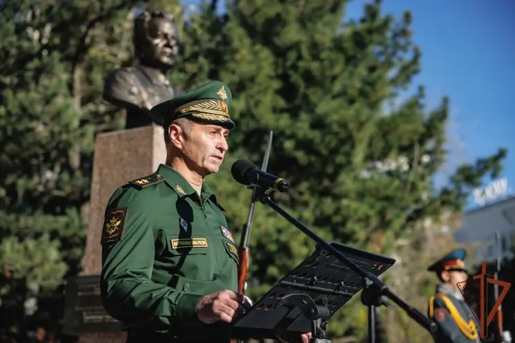 В Екатеринбурге открыт памятник легендарному начальнику военной контрразведки генерал-лейтенанту Ивану Устинову