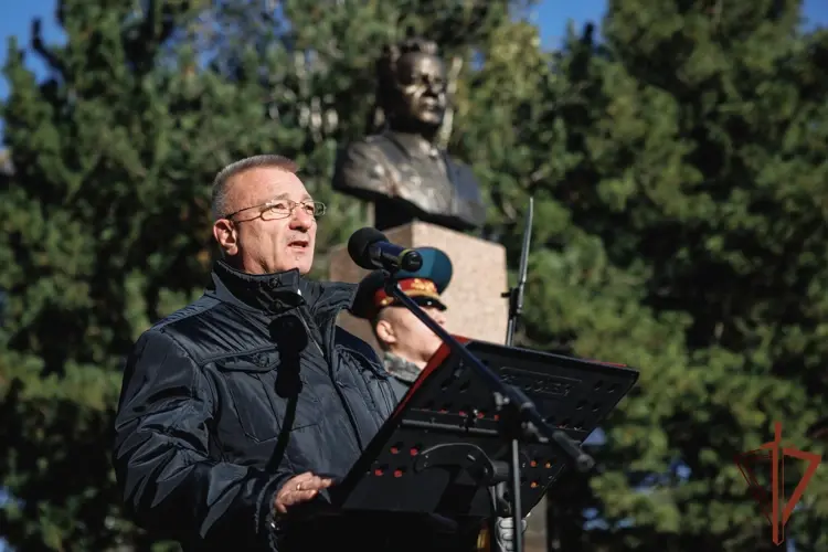 В Екатеринбурге открыт памятник легендарному начальнику военной контрразведки генерал-лейтенанту Ивану Устинову