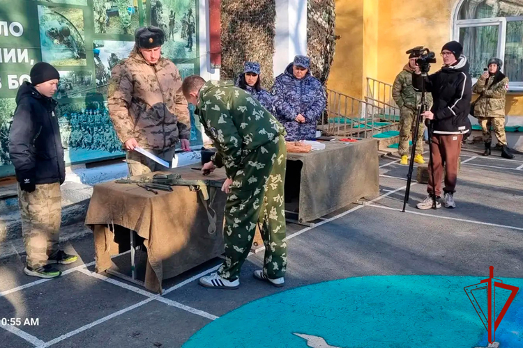 «Академия мужества» открывает двери: Росгвардейцы Урала провели патриотические встречи с молодежью