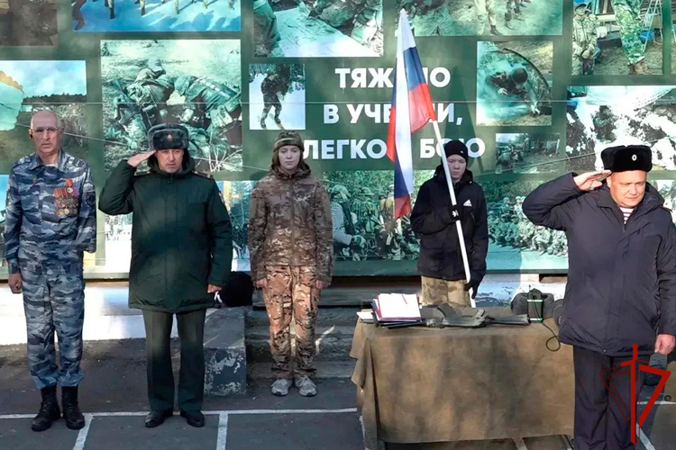 «Академия мужества» открывает двери: Росгвардейцы Урала провели патриотические встречи с молодежью