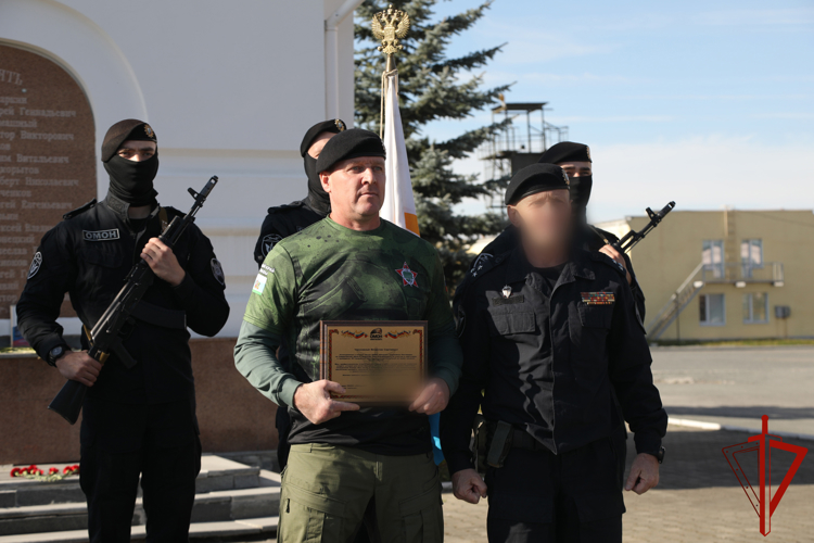 В Екатеринбурге на базе ОМОН прошли тактико-специальные занятия