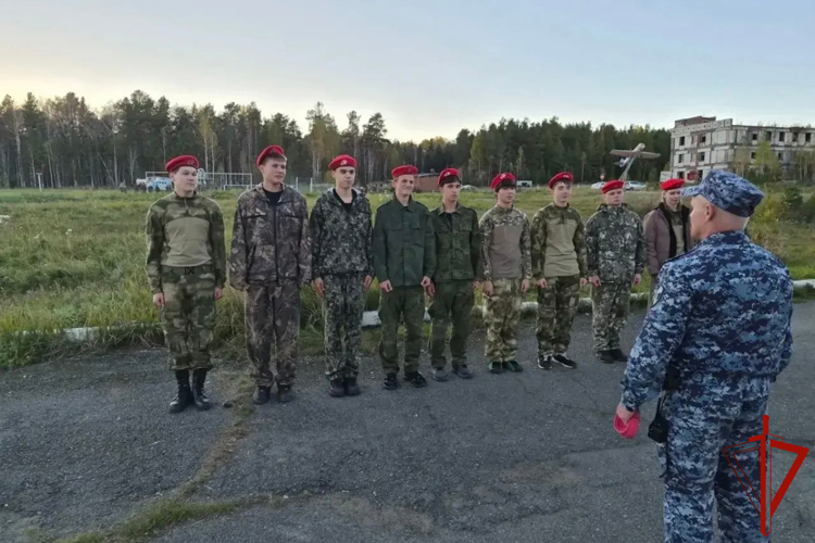 Росгвардейцы в Свердловской области приняли участие в мероприятиях с подшефными кадетами