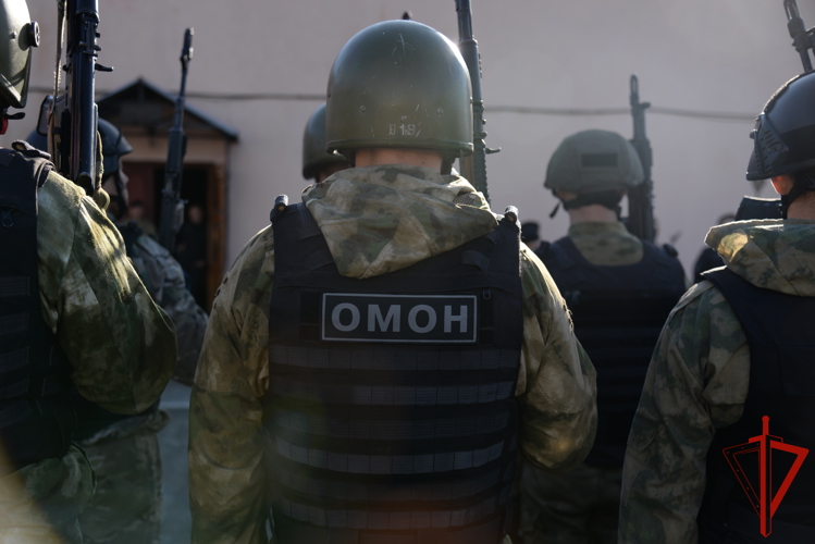 В Екатеринбурге на базе ОМОН прошли тактико-специальные занятия