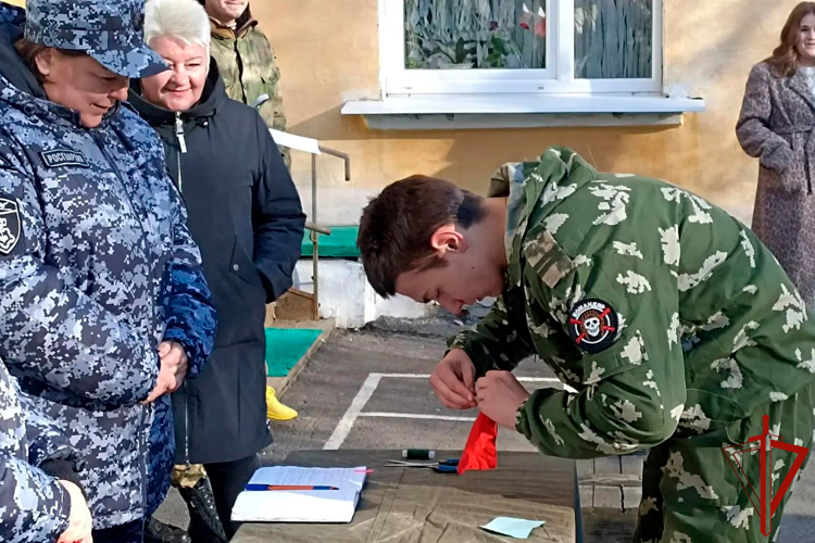 «Академия мужества» открывает двери: Росгвардейцы Урала провели патриотические встречи с молодежью