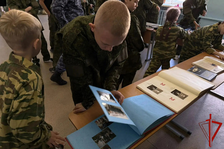 «Академия мужества» открывает двери: Росгвардейцы Урала провели патриотические встречи с молодежью