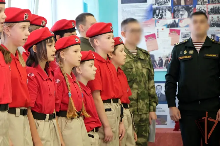 В Свердловской области Росгвардия и военная контрразведка провели патриотическое мероприятие для школьников