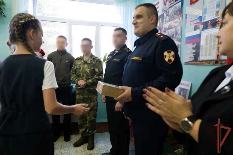 В Свердловской области Росгвардия и военная контрразведка провели патриотическое мероприятие для школьников